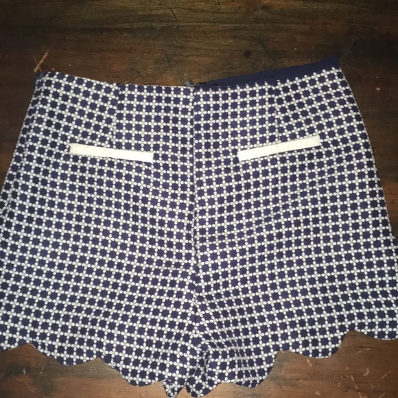 English factory shorts and only worn once. - Picture 2 of 3